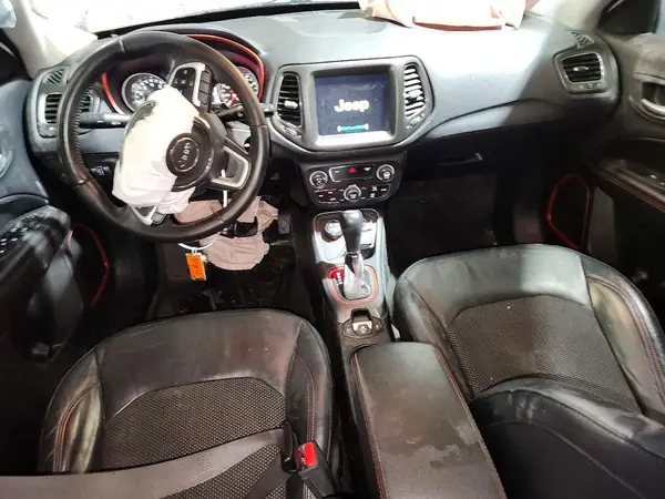 3C4NJDDB0JT130581 2018 JEEP COMPASS - Image 8