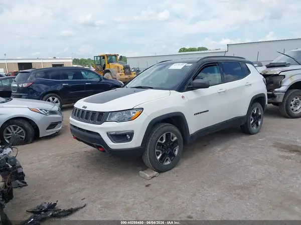 3C4NJDDB0JT199027 2018 JEEP COMPASS - Image 2