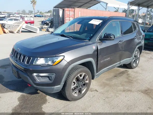 3C4NJDDB0JT199223 2018 JEEP COMPASS - Image 2