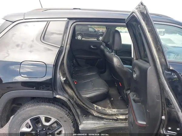 3C4NJDDB0JT210740 2018 JEEP COMPASS - Image 8