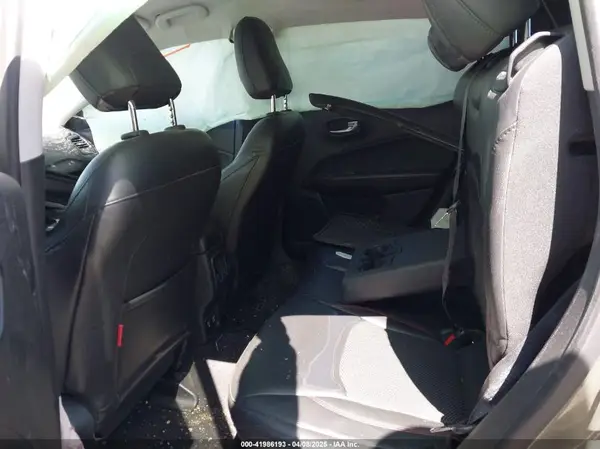 3C4NJDDB0JT241163 2018 JEEP COMPASS - Image 8
