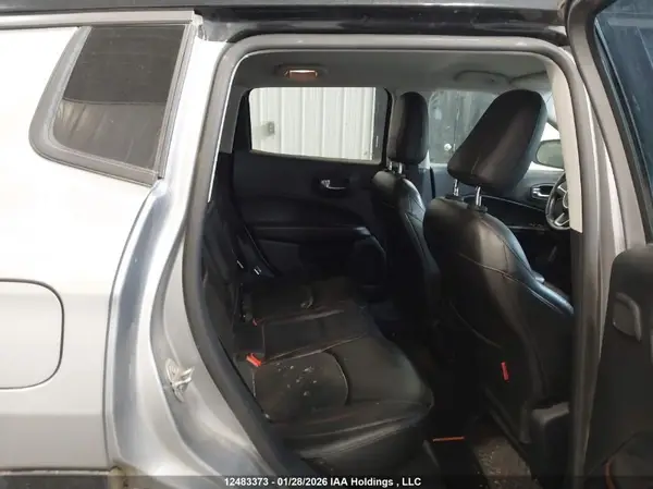 3C4NJDDB0JT264913 2018 JEEP COMPASS - Image 8