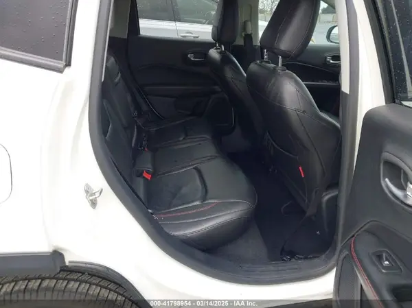 3C4NJDDB0JT306898 2018 JEEP COMPASS - Image 8