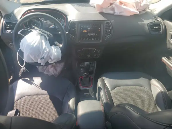 3C4NJDDB0JT307047 2018 JEEP COMPASS - Image 8