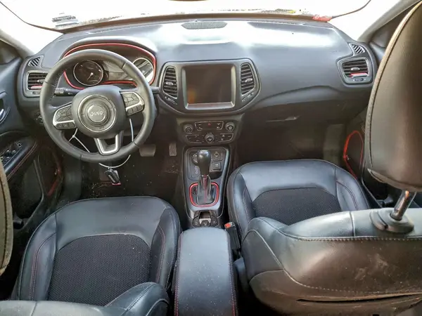 3C4NJDDB0JT308201 2018 JEEP COMPASS - Image 8