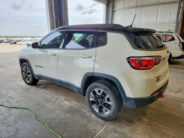 3C4NJDDB0JT328366 2018 JEEP COMPASS - Image 2