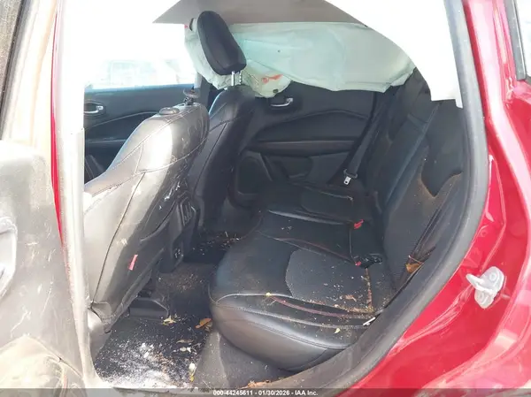 3C4NJDDB0JT334555 2018 JEEP COMPASS - Image 8