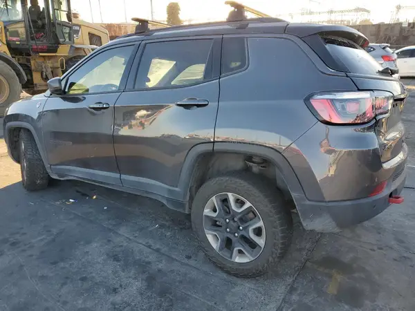 3C4NJDDB0JT367135 2018 JEEP COMPASS - Image 2