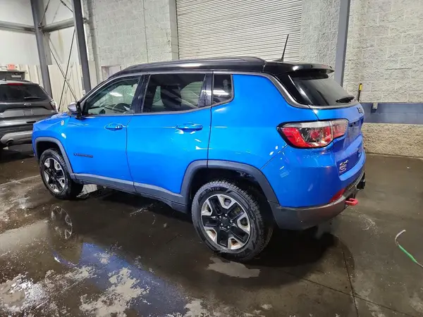 3C4NJDDB0JT375168 2018 JEEP COMPASS - Image 2