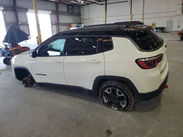3C4NJDDB0JT457160 2018 JEEP COMPASS - Image 2