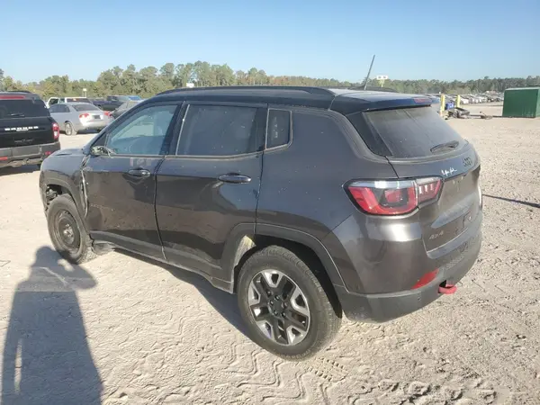 3C4NJDDB0JT465677 2018 JEEP COMPASS - Image 2