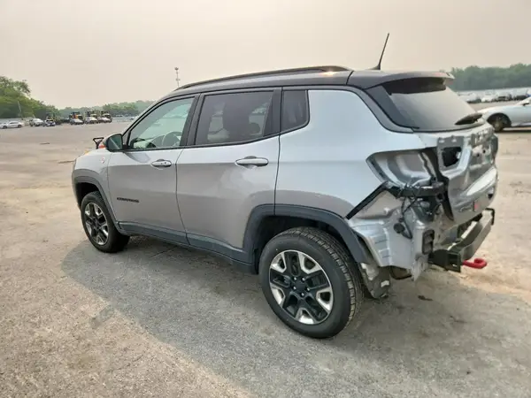 3C4NJDDB0JT470040 2018 JEEP COMPASS - Image 2