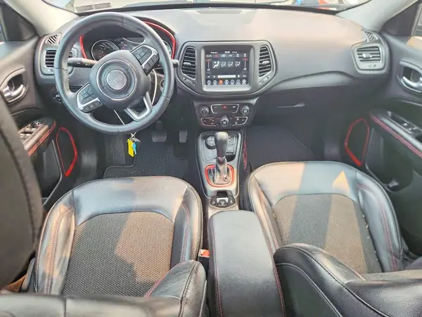 3C4NJDDB0JT470040 2018 JEEP COMPASS - Image 8