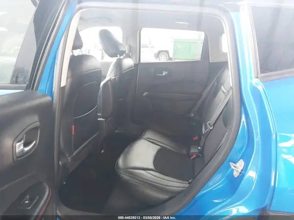 3C4NJDDB0JT483600 2018 JEEP COMPASS - Image 8