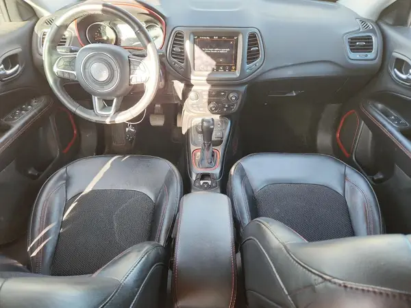 3C4NJDDB0KT597789 2019 JEEP COMPASS - Image 8