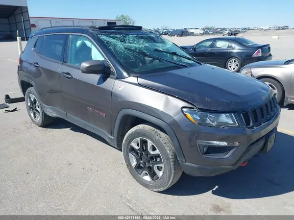 3C4NJDDB0KT619337 2019 JEEP COMPASS - Image 1