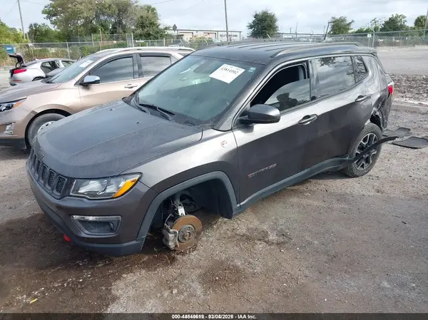 3C4NJDDB0KT651334 2019 JEEP COMPASS - Image 2