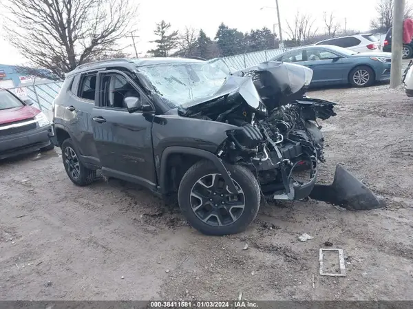 3C4NJDDB0KT671633 2019 JEEP COMPASS - Image 1