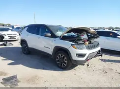 3C4NJDDB0KT671745 2019 JEEP COMPASS