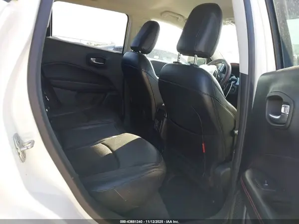 3C4NJDDB0KT671745 2019 JEEP COMPASS - Image 8