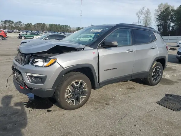 3C4NJDDB0KT688416 2019 JEEP COMPASS - Image 1