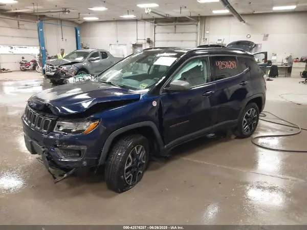 3C4NJDDB0KT709054 2019 JEEP COMPASS - Image 2