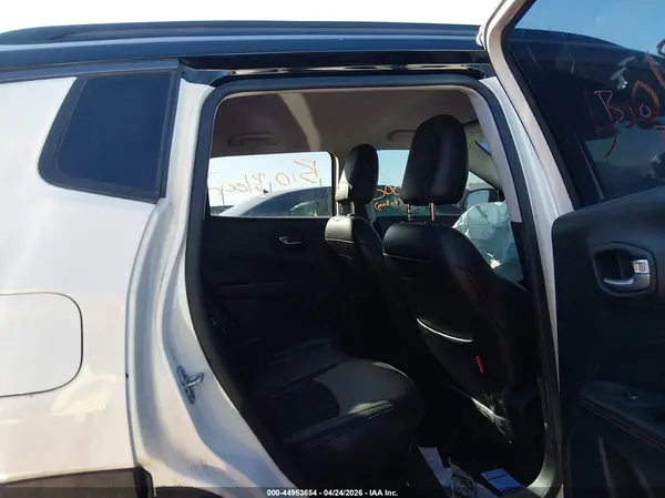 3C4NJDDB0KT709121 2019 JEEP COMPASS - Image 8