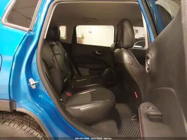 3C4NJDDB0KT709877 2019 JEEP COMPASS - Image 8