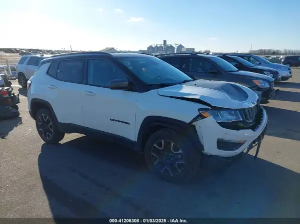 3C4NJDDB0KT733189 2019 JEEP COMPASS - Image 1