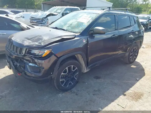 3C4NJDDB0KT748002 2019 JEEP COMPASS - Image 2