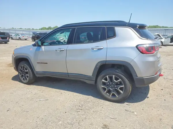 3C4NJDDB0KT759825 2019 JEEP COMPASS - Image 2