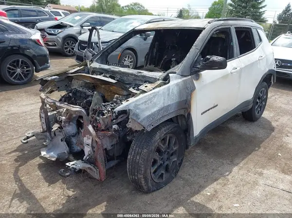 3C4NJDDB0KT766452 2019 JEEP COMPASS - Image 2