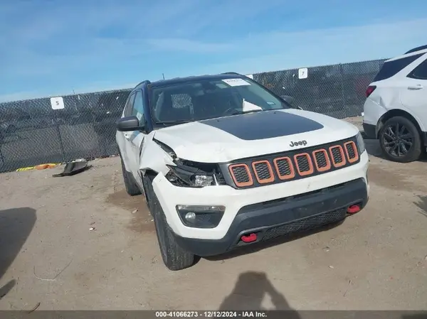 3C4NJDDB0KT780545 2019 JEEP COMPASS - Image 1