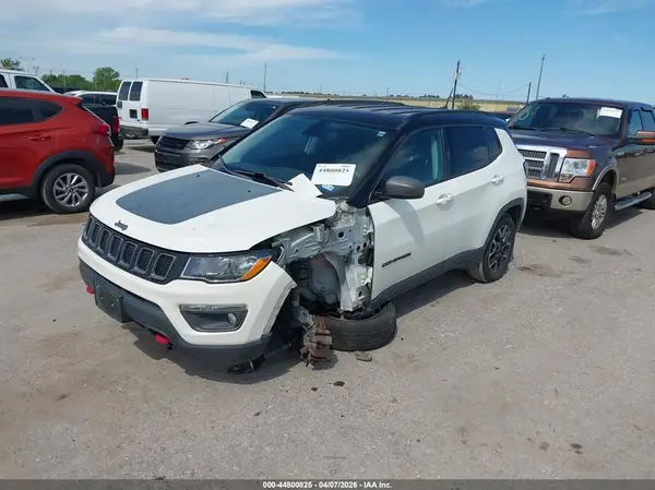 3C4NJDDB0KT795935 2019 JEEP COMPASS - Image 2
