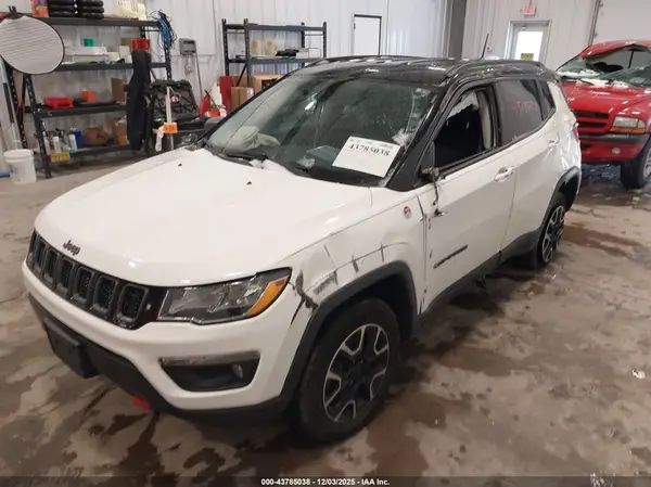 3C4NJDDB0KT856572 2019 JEEP COMPASS - Image 2