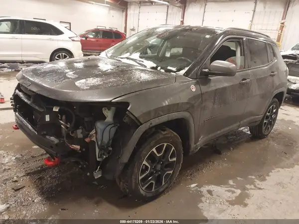 3C4NJDDB0MT564410 2021 JEEP COMPASS - Image 2