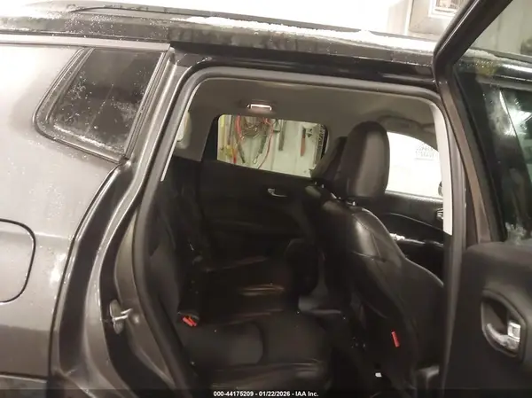 3C4NJDDB0MT564410 2021 JEEP COMPASS - Image 8