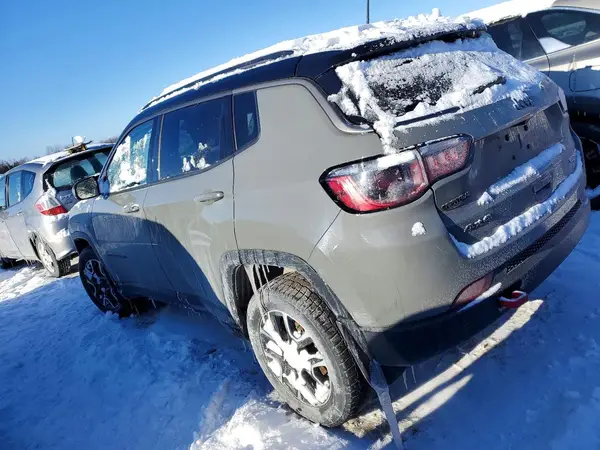 3C4NJDDB0MT602444 2021 JEEP COMPASS - Image 2