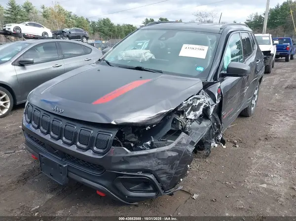 3C4NJDDB0NT135897 2022 JEEP COMPASS - Image 2