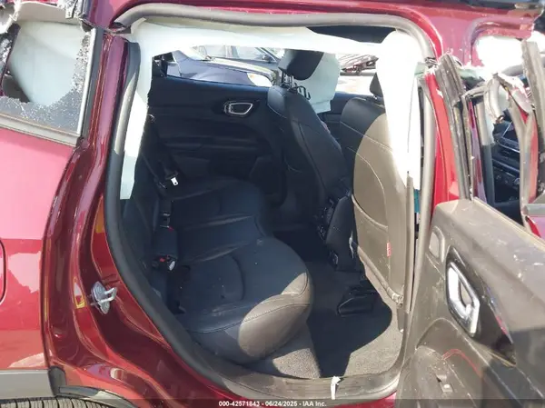 3C4NJDDB0NT162369 2022 JEEP COMPASS - Image 8