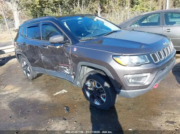 3C4NJDDB1HT607402 2017 JEEP COMPASS - Image 1