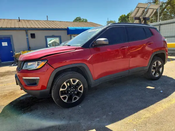 3C4NJDDB1JT135367 2018 JEEP COMPASS - Image 1