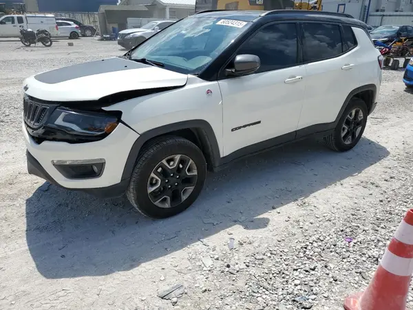 3C4NJDDB1JT136096 2018 JEEP COMPASS - Image 1
