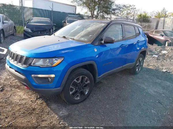 3C4NJDDB1JT144750 2018 JEEP COMPASS - Image 2