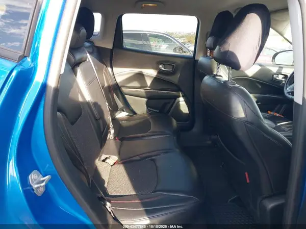 3C4NJDDB1JT144750 2018 JEEP COMPASS - Image 8