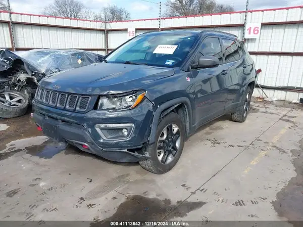 3C4NJDDB1JT156459 2018 JEEP COMPASS - Image 2