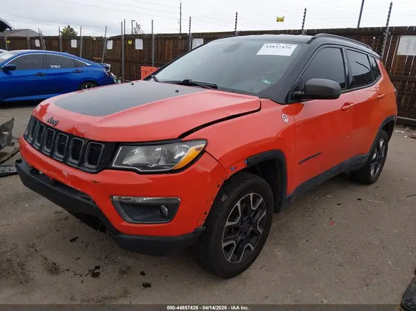 3C4NJDDB1JT174928 2018 JEEP COMPASS - Image 2