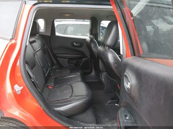 3C4NJDDB1JT174928 2018 JEEP COMPASS - Image 8