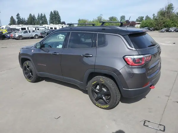 3C4NJDDB1JT180955 2018 JEEP COMPASS - Image 2
