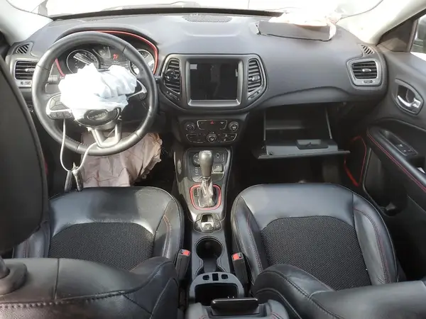 3C4NJDDB1JT180955 2018 JEEP COMPASS - Image 8